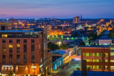 Limanın Doğu görünümünü, gece, Baltimore, Maryland
