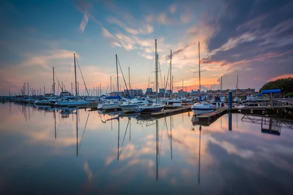 Pôr Sol Sobre Barcos Beira Mar Cantão Baltimore Maryland — Fotografia de Stock