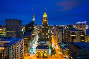 Gece içinde Baltimore, Maryland şehir merkezinin görünümü