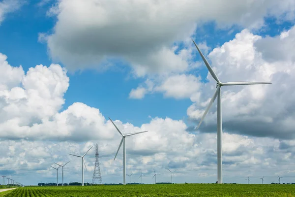 農村にインディアナ州の風車 — ストック写真