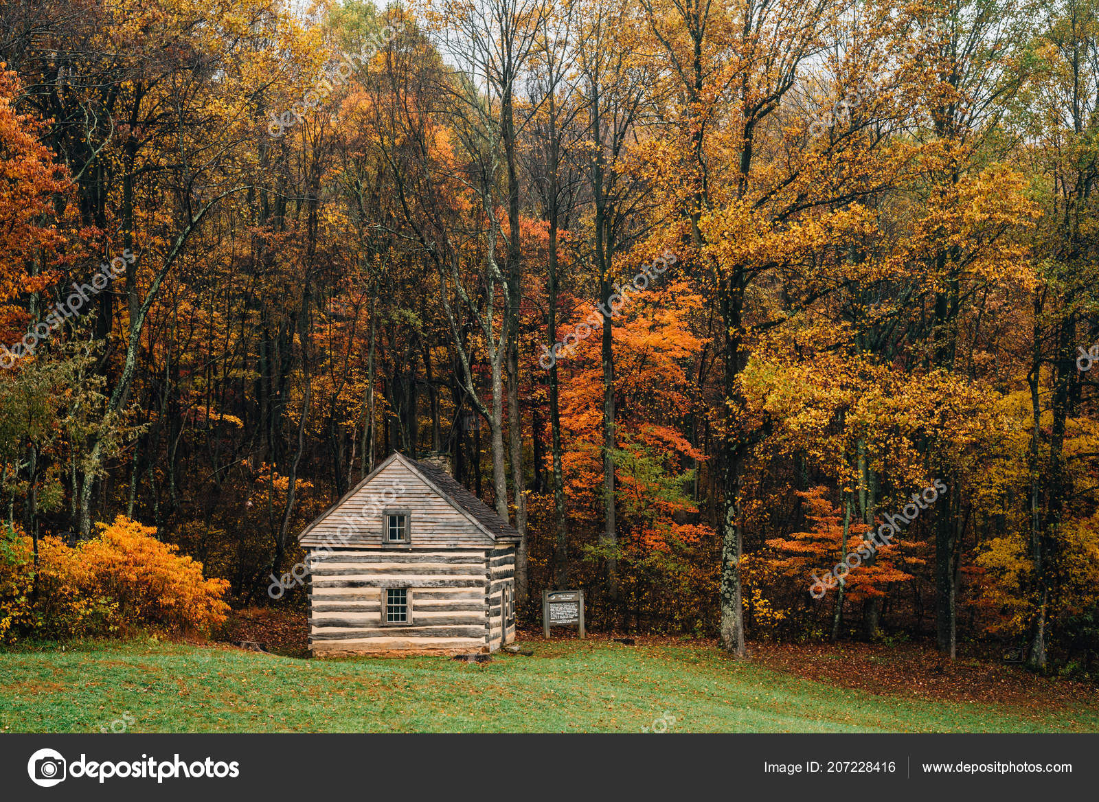 Cabin Autumn Color Peaks Otter Blue Ridge Parkway Virginia Stock