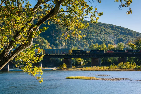Train Crossing Potomac River Harpers Ferry West Virginia — Stock Photo, Image
