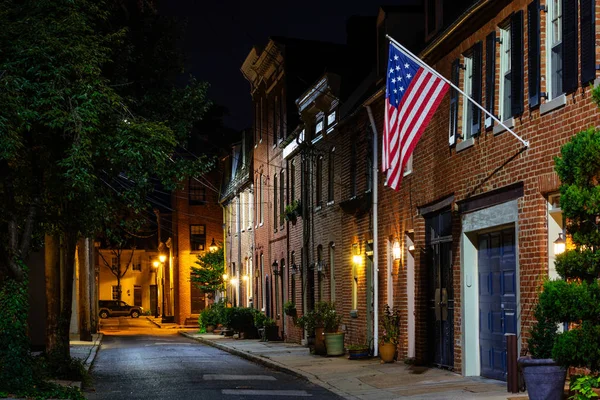 Amerikanische Flagge Und Reihenhäuser Der Bethel Street Bei Nacht Fells — Stockfoto
