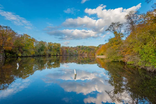 Colore Autunnale Lago Roland Robert Lee Park Baltimora Maryland — Foto Stock