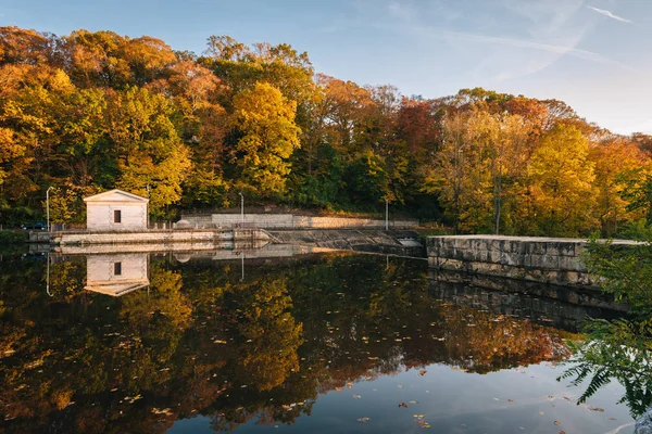 Autumn Color Lake Roland Robert Lee Park Baltimore Maryland — Stock Photo, Image