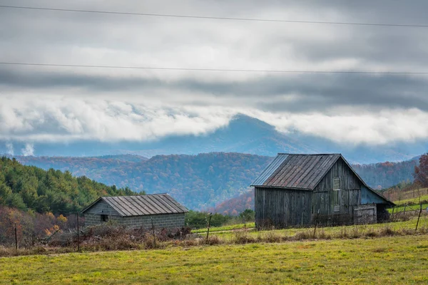 Schuur Lage Wolken Blue Ridge Mountains Gezien Vanaf Blue Ridge — Stockfoto