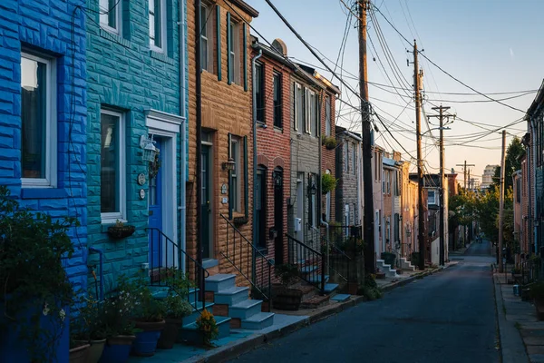 Casas Coloridas Linha Longo Rua Capela Colina Açougueiros Baltimore Maryland — Fotografia de Stock