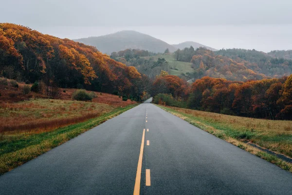 Осенний Цвет Вид Горы Вдоль Блю Ридж Паркуэй Вирджинии — стоковое фото