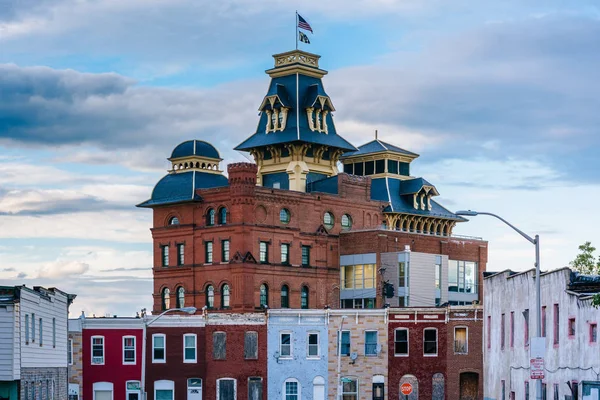 Bundesstraßenreihenhäuser Und Das Amerikanische Brauereigebäude Baltimore Maryland — Stockfoto