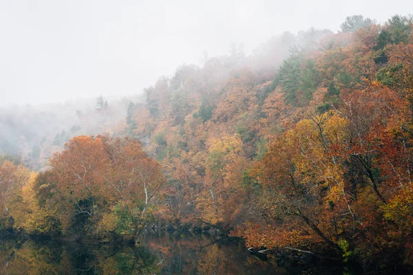 Dimma Och Hösten Färg James River Från Blue Ridge Parkway — Stockfoto