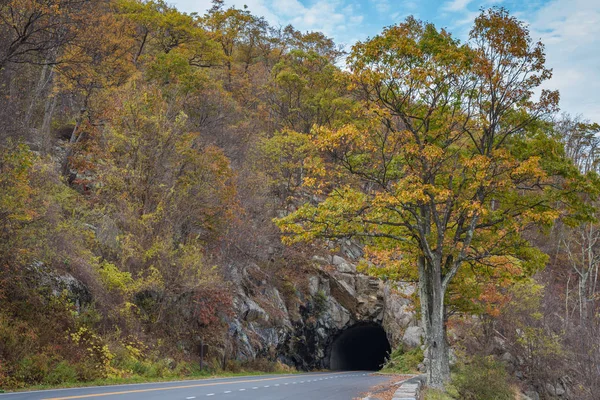 Mary Rotstunnel Skyline Drive Shenandoah National Park Virginia — Stockfoto