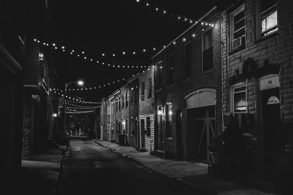 Luces Cuerda Sobre Chapel Street Por Noche Butchers Hill Baltimore —  Fotos de Stock