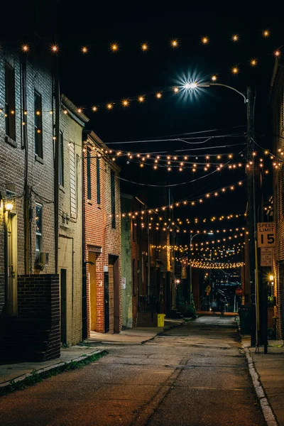 Sträng Ljus Över Chapel Street Natten Slaktare Hill Baltimore Maryland — Stockfoto