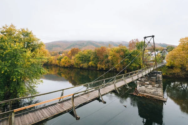 Swinging Bridge James River Fall Color Buchanan Virginia — Stock Photo, Image