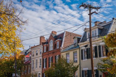 Sonbahar renk ve Old Town, Alexandria, Virginia satır evleri