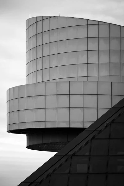 オハイオ州クリーブランドのロックン ロール栄誉の殿堂の現代建築詳細 — ストック写真