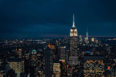 Gece, Empire State Binası ve Midtown Manhattan Skyline New York'ta görünüm