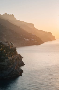 Amalfi Coast, gündoğumu, Minori, Campania, İtalya görüldü