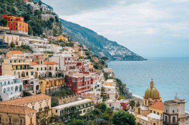 Positano, görünümde Amalfi kıyısında, Campania, İtalya
