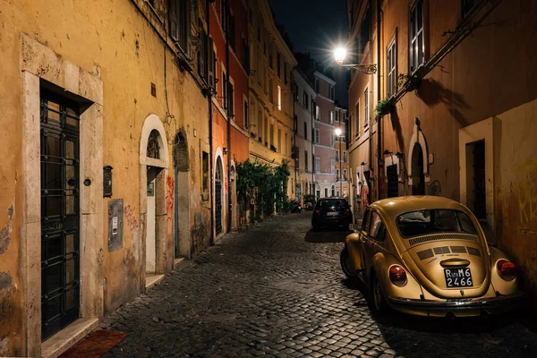 Виколо Дель Болонья Ночью Трастевере Рим Италия — стоковое фото