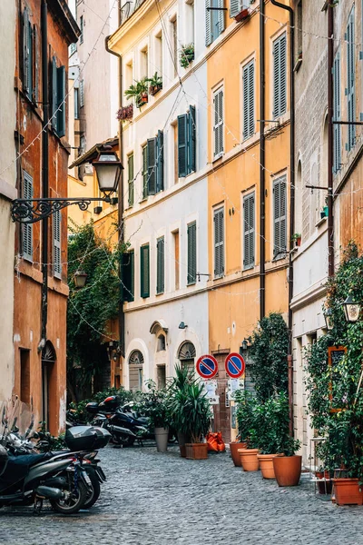 Dei Cappellari Uma Rua Paralelepípedos Colorida Roma Itália — Fotografia de Stock
