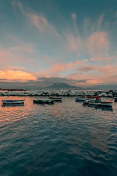 Barcos Monte Vesubio Atardecer Nápoles Italia — Foto de Stock