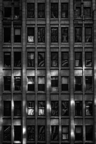 ミッドタウン マンハッタン ニューヨーク市の建物に光と影 — ストック写真