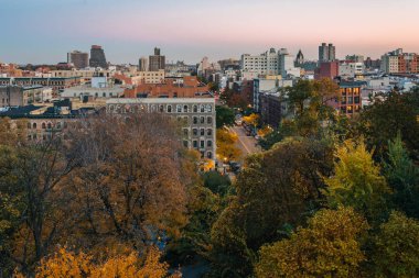Harlem Morningside Heights'da, Manhattan, New York City dan sonbahar gün batımı görünümü