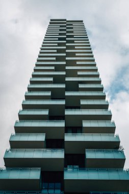 Modern mimarisi, Milano, İtalya