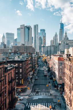 Görünümü alt Doğu Yakası, New York City'deki Manhattan Köprüsü'nden finans bölgesine ve Madison Caddesi