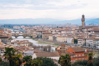 Piazzale Michelangelo, Floransa, İtalya'dan Arno görünümünü