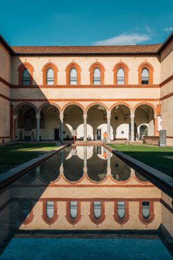 Mimari ve yansımaları, Castello Sforzesco, Milan, İtalya