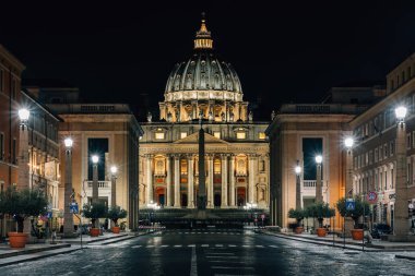 St. Peter's Bazilikası'na gece, Vatikan şehir, Roma, İtalya