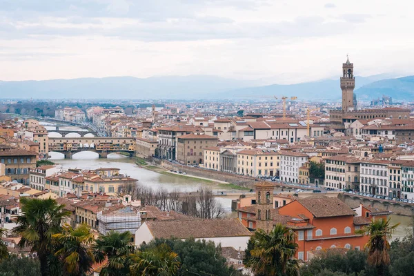 Piazzale Michelangelo, Floransa, İtalya'dan Arno görünümünü