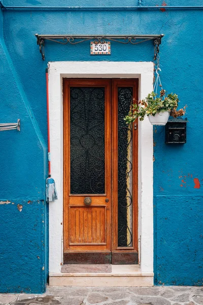 Porta Uma Casa Azul Burano Veneza Itália — Fotografia de Stock