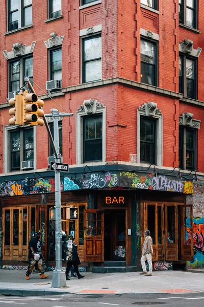 East Village, Manhattan, New York'ta bir barda