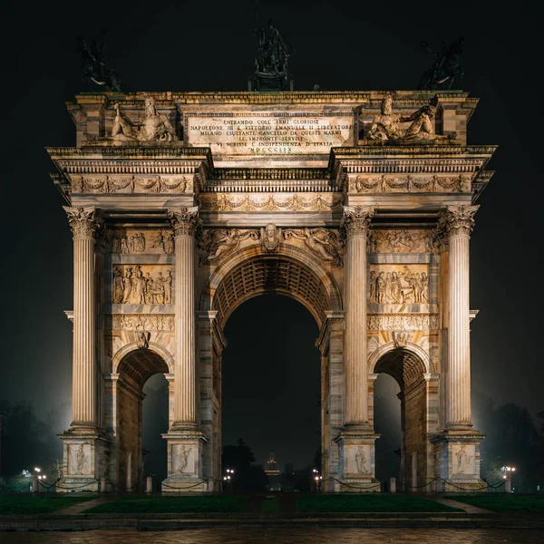 Arco Della Pace Por Noche Milán Italia — Foto de Stock