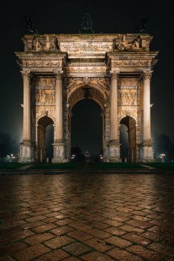 Gece, Arco della Pace, Milano, İtalya.