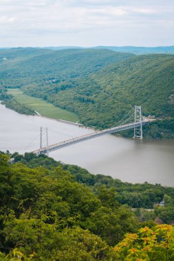 New York Hudson Nehri üzerinde ayı dağ köprü görünümü