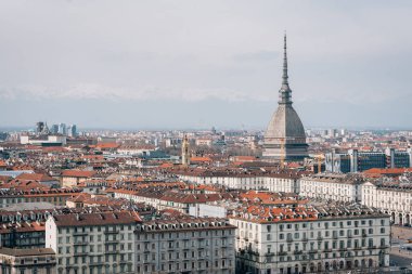 Monte dei Cappuccini, Torino, İtalya'dan Mole Antonelliana görünümünü.