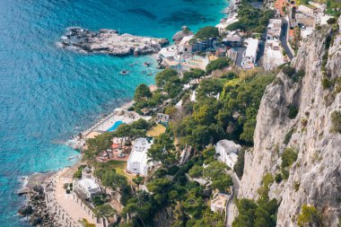 Capri, İtalya Marina Piccola'nın görünümü