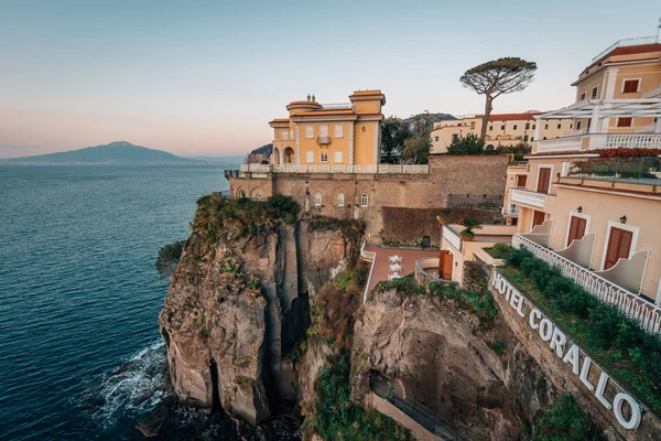 Het Hotel Corallo Kliffen Bij Zonsondergang Sorrento Campania Italië — Stockfoto