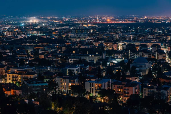 Вид Бергамо Ночью Ломбардии Италия — стоковое фото