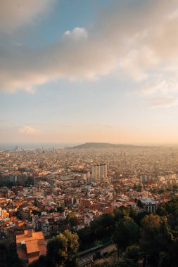 Cityscape günbatımı görünümünden sığınaklar Del Carmel, Barcelona, İspanya