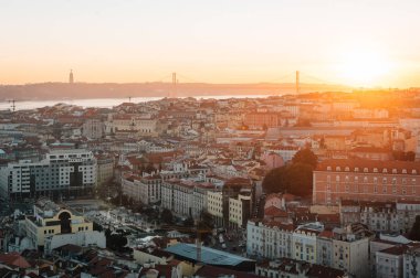 Miradouro da Nossa do Monte 'den günbatımı manzarası, Lizbon, Portekiz