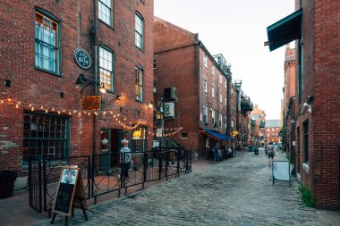 Street, Portland, Maine'de bir kaldırım taşı döşeli cadde Rıhtımı