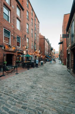 Street, Portland, Maine'de bir kaldırım taşı döşeli cadde Rıhtımı