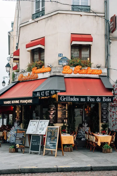 Ένα Εστιατόριο Κατά Μήκος Της Rue Mouffetard Στο Καρτιέ Λατέν — Φωτογραφία Αρχείου