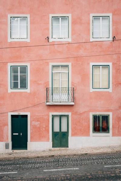 Uma Casa Rosa Alfama Lisboa Portugal — Fotografia de Stock