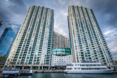 Highrise condominiums Harbourfront Toronto, Ontario boyunca.